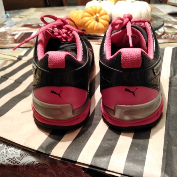 Sneakers - Picture 2 of 5